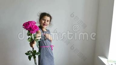 快乐女孩青少年送玫瑰花